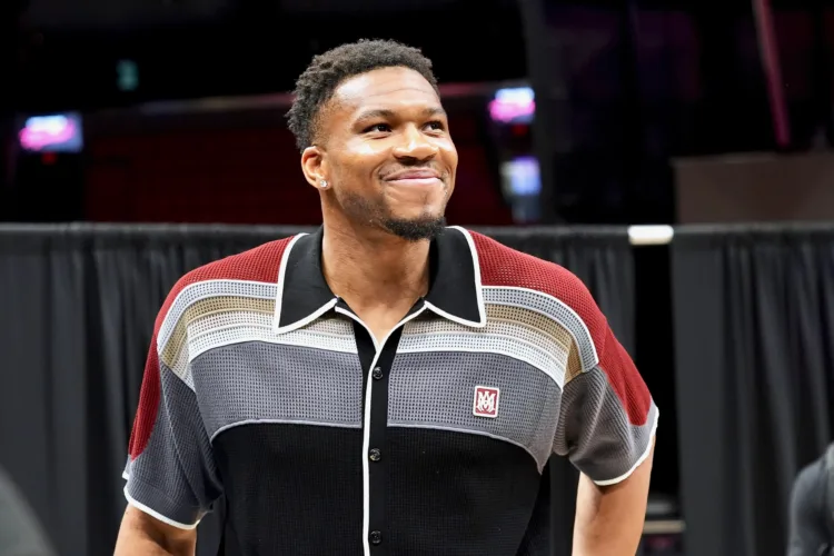 Giannis arrives in Miami, looks to follow Messi’s path